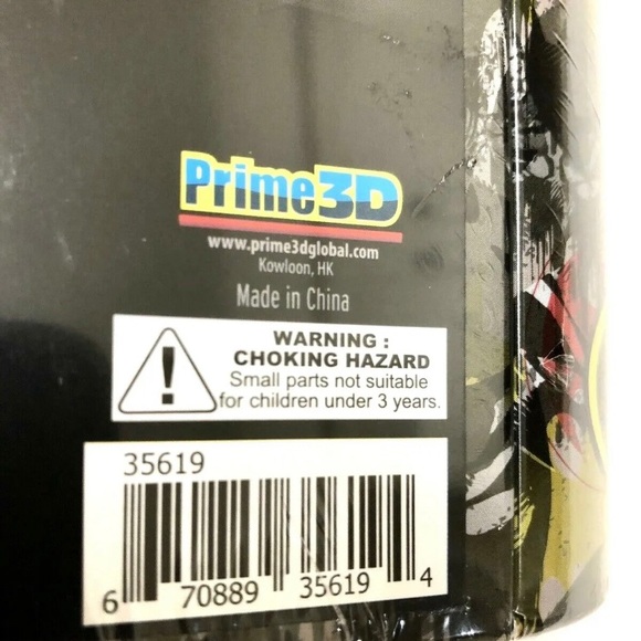 DC Comics Batman Prime 3D Puzzle 12" x 18" 300 Pieces Collectible Tin Case - Picture 8 of 8